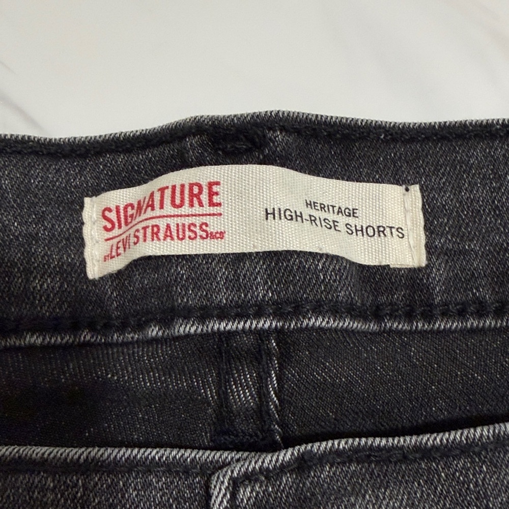 Levi’s black Heritage high rise jean shorts  size 20. 35 waist  Great condition! - Picture 2 of 7